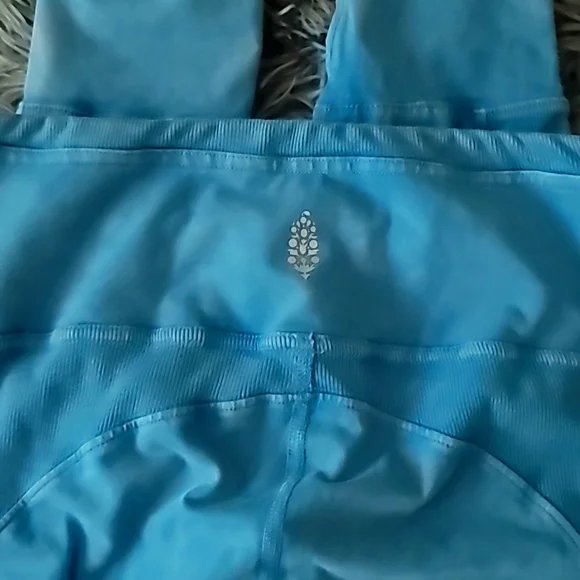💙 FREE PEOPLE MOVEMENT HOT SHOT LEGGINGS! - Picture 3 of 11